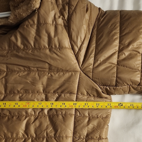 🌈Cozy Sherpa-Lined Brown Puffer | Excellent Used Condition | Warm & Lightweigh - Picture 4 of 10
